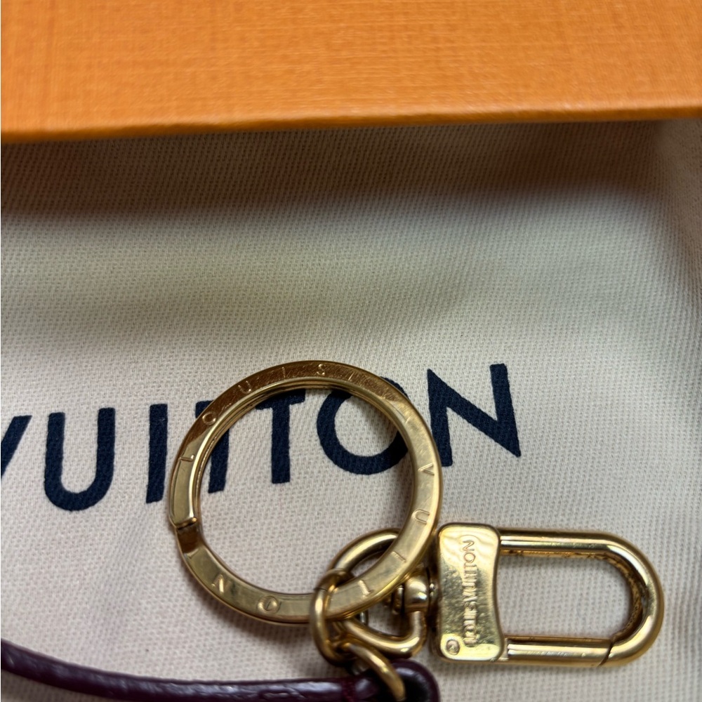Louis Vuitton Empreinte Clochette Key Holder Raisin Burgundy w/ Box & Dust Bag - Picture 4 of 10